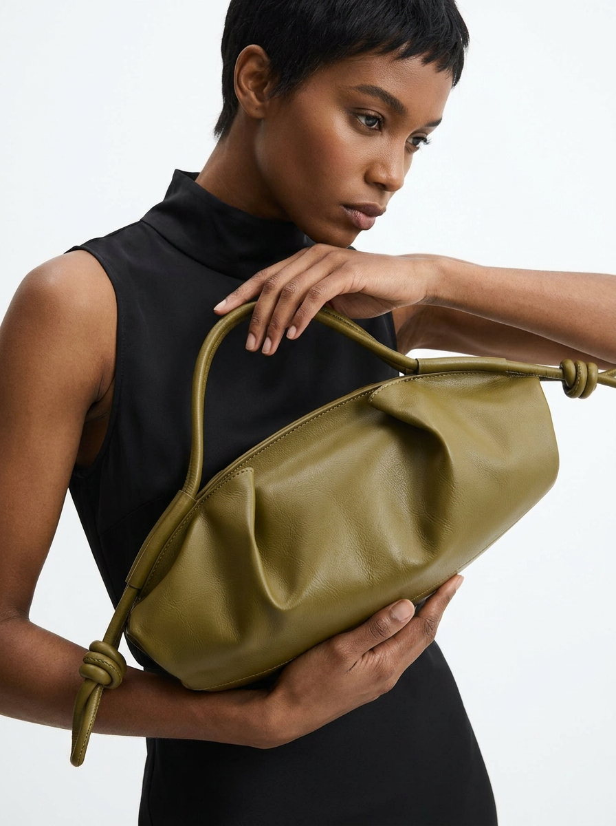 Bags clutch preview
